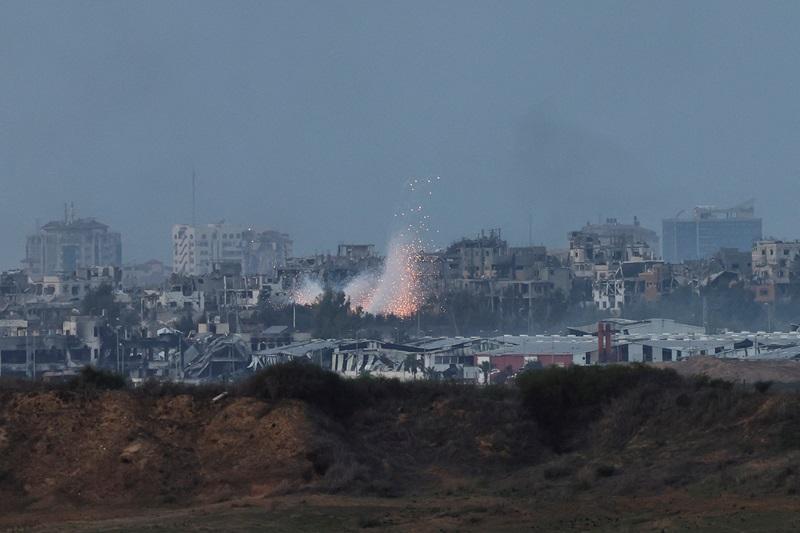 Israeli air strikes continue to hit Gaza