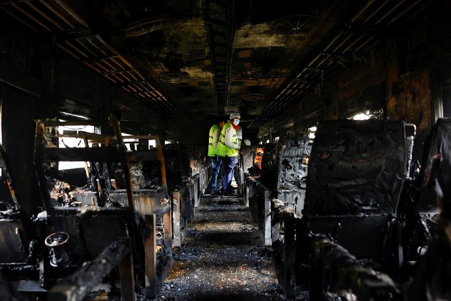 Bangladesh train blaze kills four as opposition calls strike