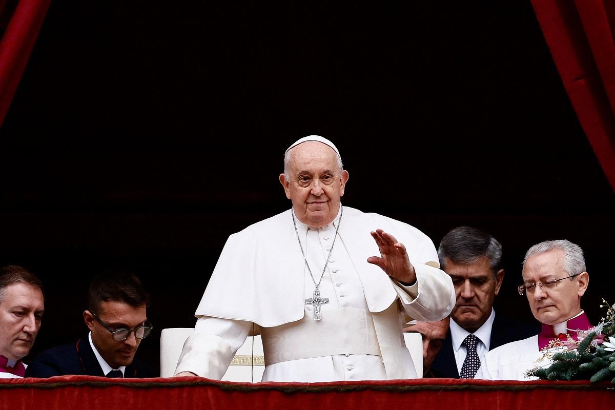 Pope Francis skips reading at audience, says he still has a cold