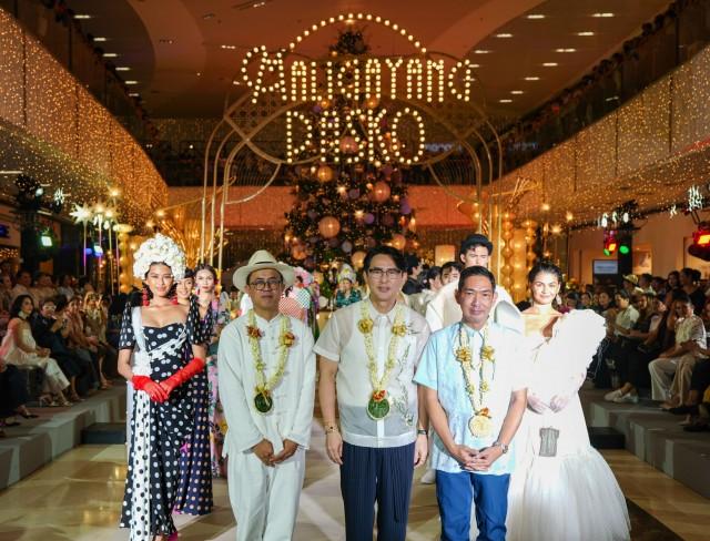 (L-R, front): Acclaimed fashion designer Lesley Mobo, SM Supermalls President Steven Tan, and celebrated fashion designer Joey Samson, accompanied by models Miss Universe Philippines 2023 Michelle Dee (left, back) and actress Janine Gutierrez (right, back)