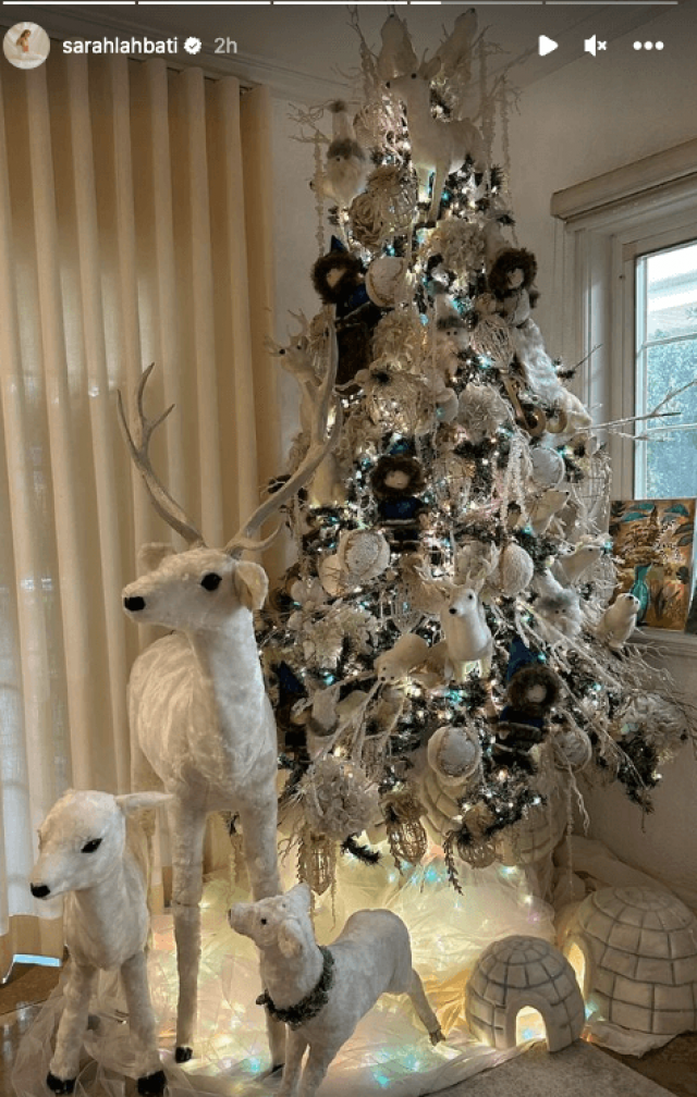 Sarah Lahbati's all-white Christmas tree