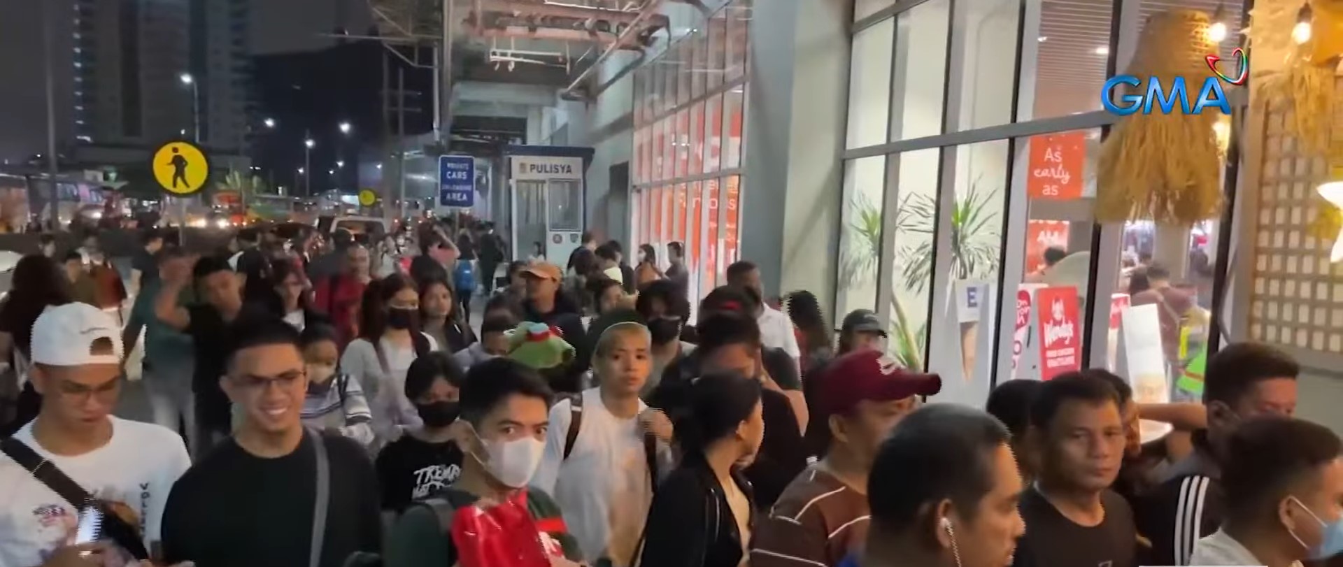 Pinoys back to work but holiday rush continues for New Year