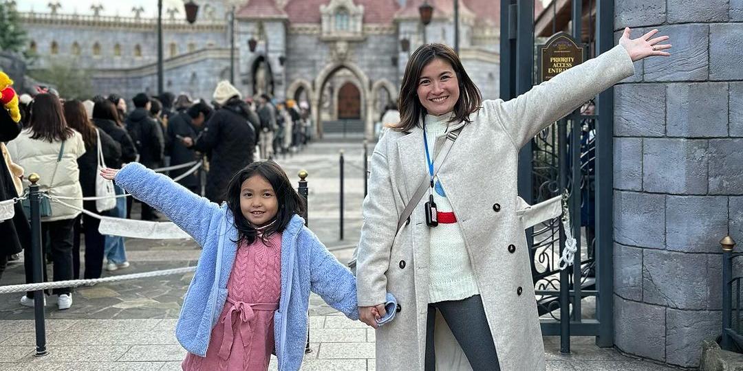 Camille Prats and daughter Nala are adorable besties in Tokyo Disneyland