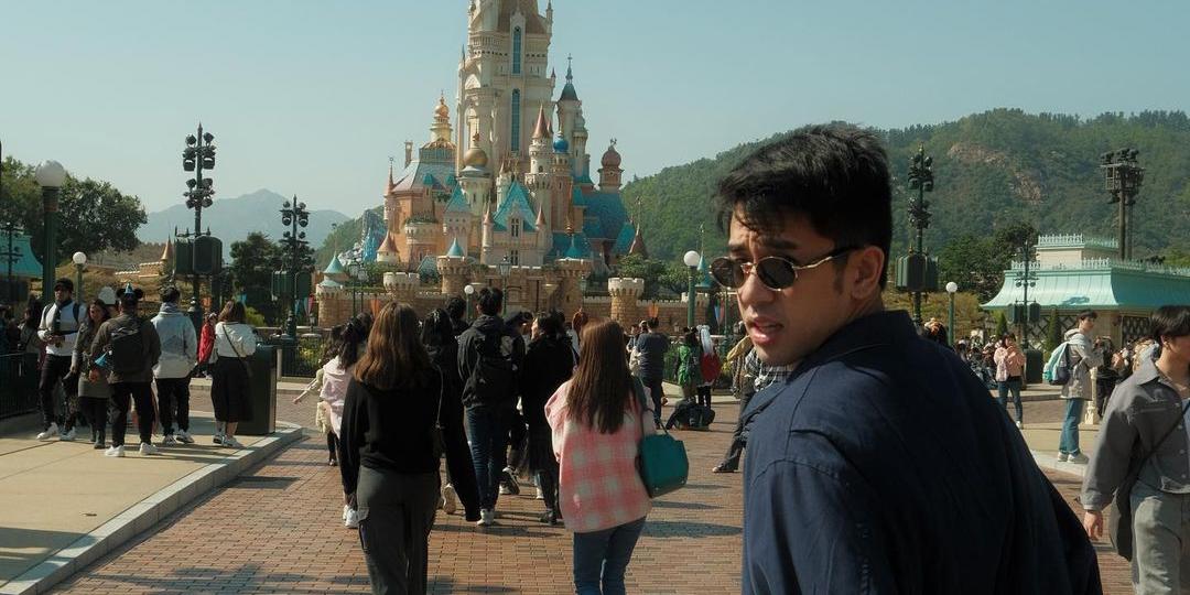 David Licauco and family spend Christmas in Hong Kong