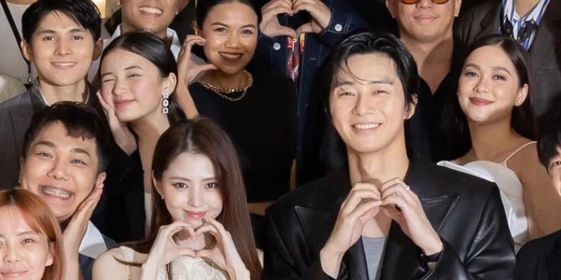 Sofia Pablo, Allen Ansay pose for a photo with Park Seo Jun, Han So Hee 