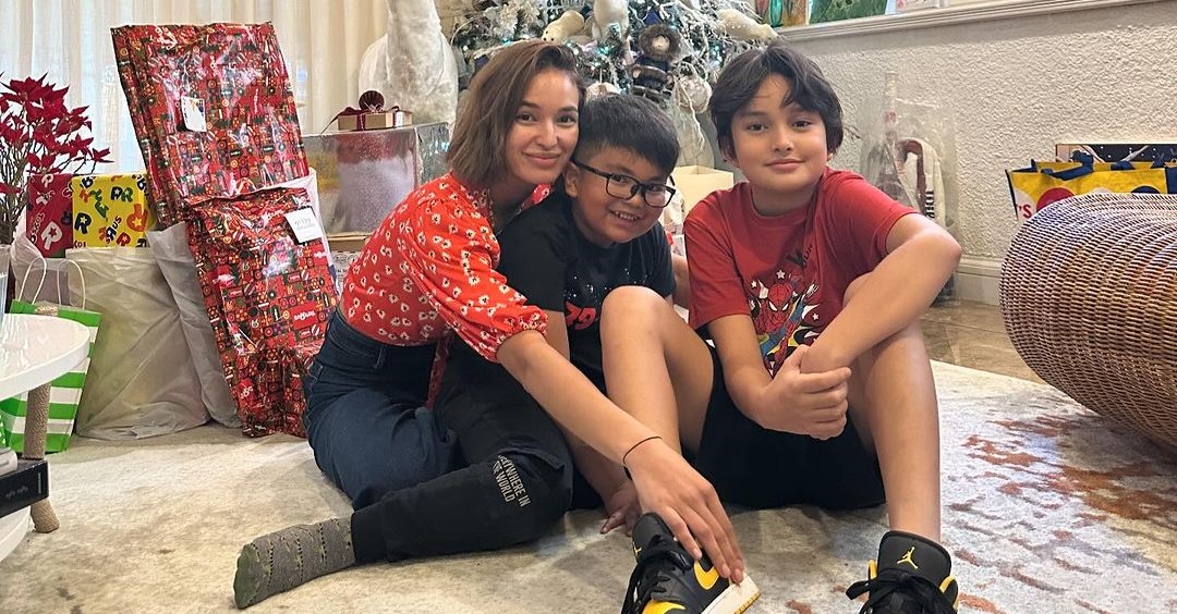 Sarah Lahbati spends Christmas with sons Zion, Kai, her parents