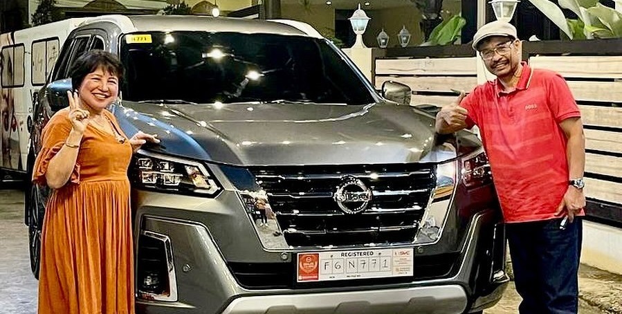 Viy Cortez gifts parents a new car for Christmas