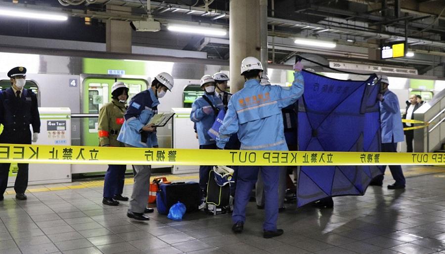 3 injured in stabbing incident on Tokyo train, woman in custody thumbnail