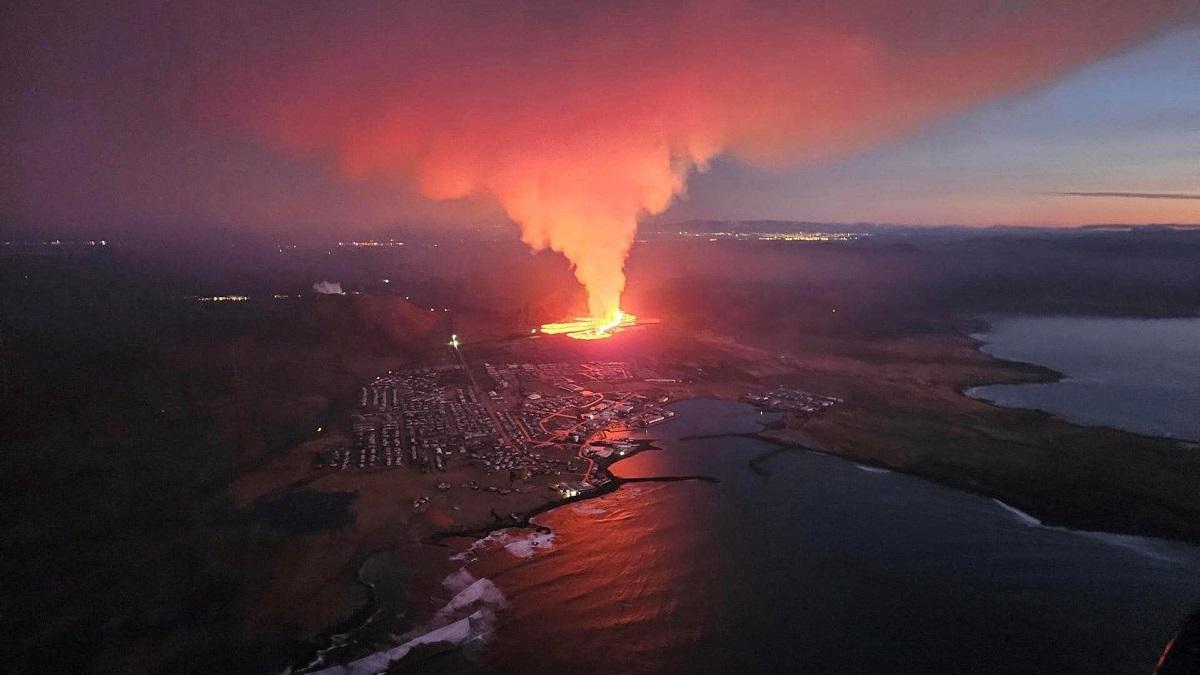 Volcano erupts in Iceland, posing risk to fishing town Photos GMA