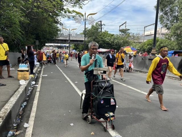 Fire Dancers And A Human Andas Seen At Traslacion 2024 GMA News Online   640 Andas Sights9 2024 01 10 00 49 28.JPG