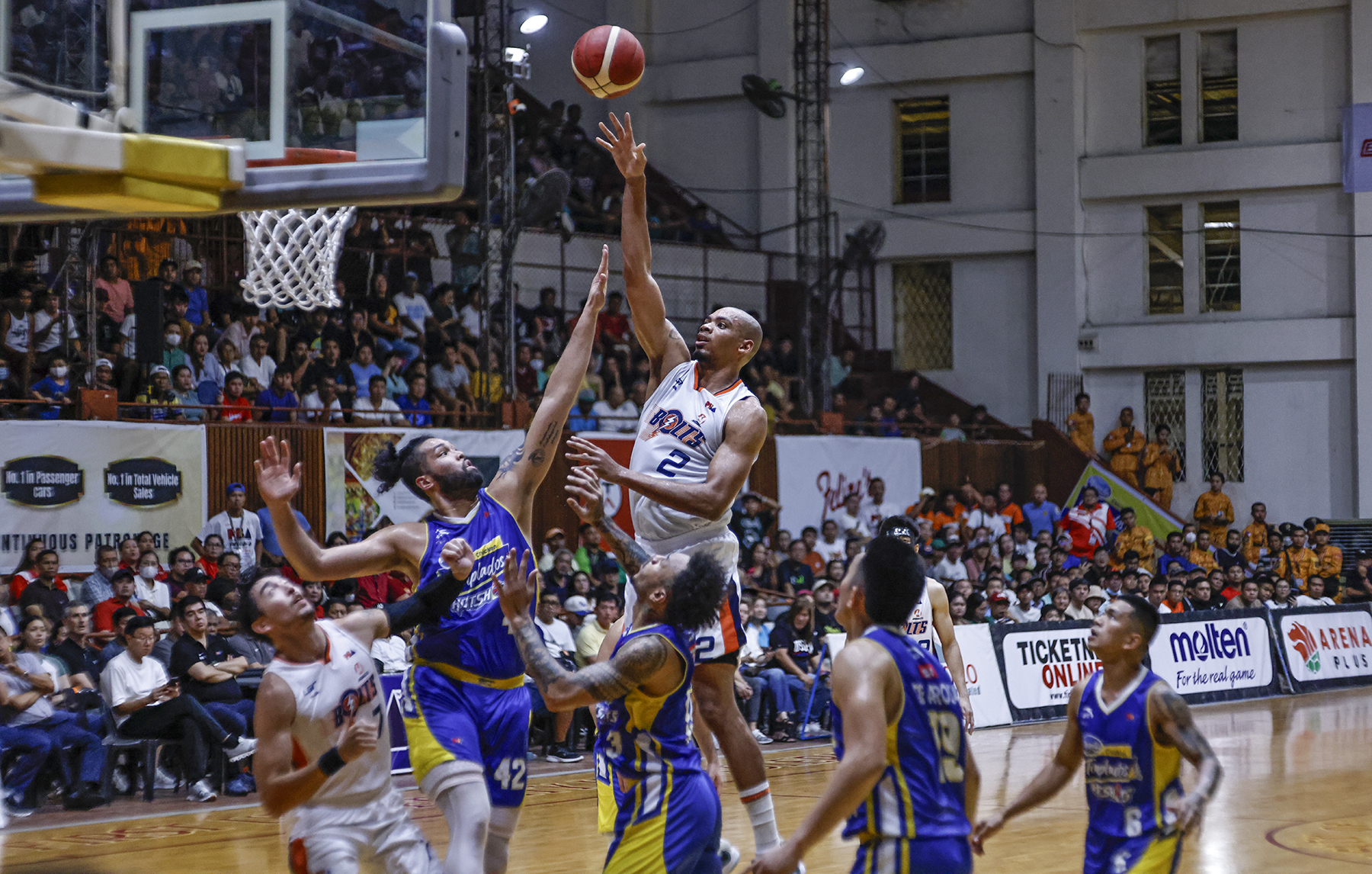 Pba Shonn Miller Shines In Debut As Meralco Downs Magnolia Gma News Online 7237