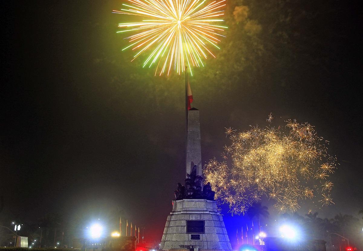 Filipinos Welcome 2024 Photos GMA News Online   Luneta 010124 2024 01 01 00 52 17 