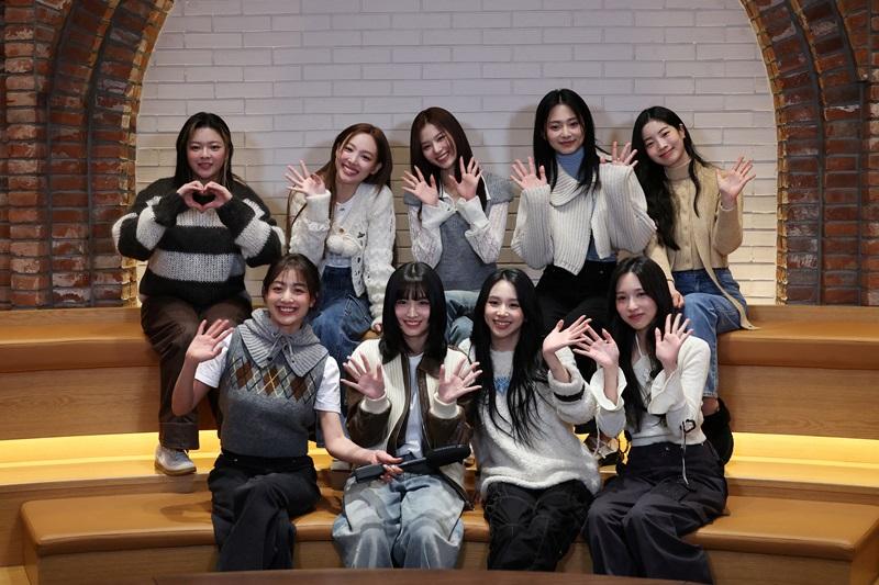 K-pop girl group TWICE aims for top of the Billboard thumbnail