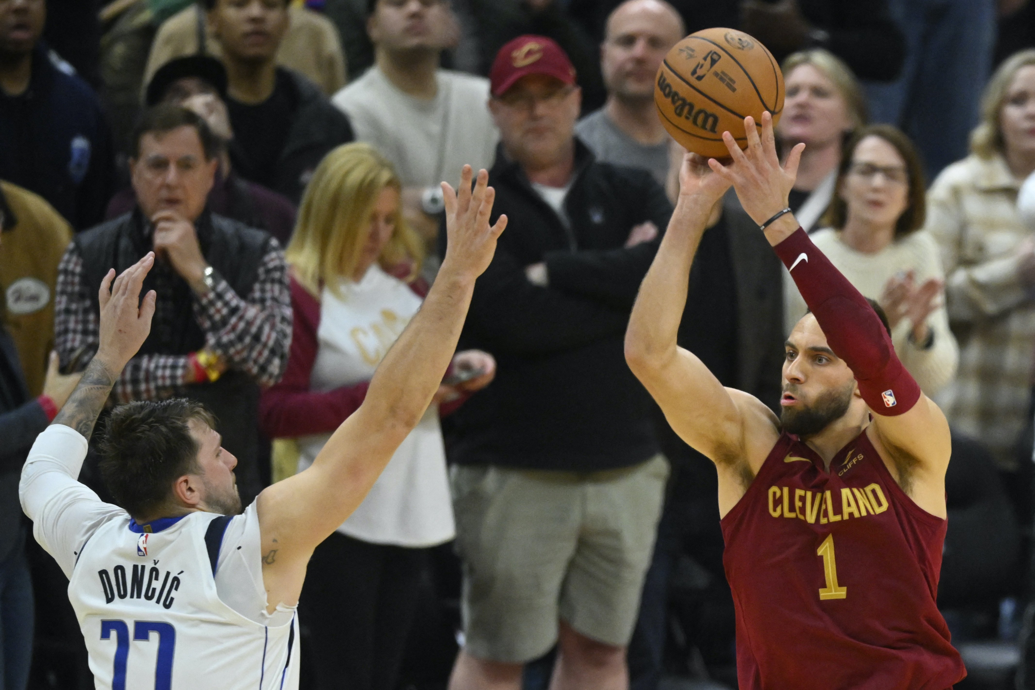 NBA: Cavs shock Mavs on Max Strus’ game-winning heave