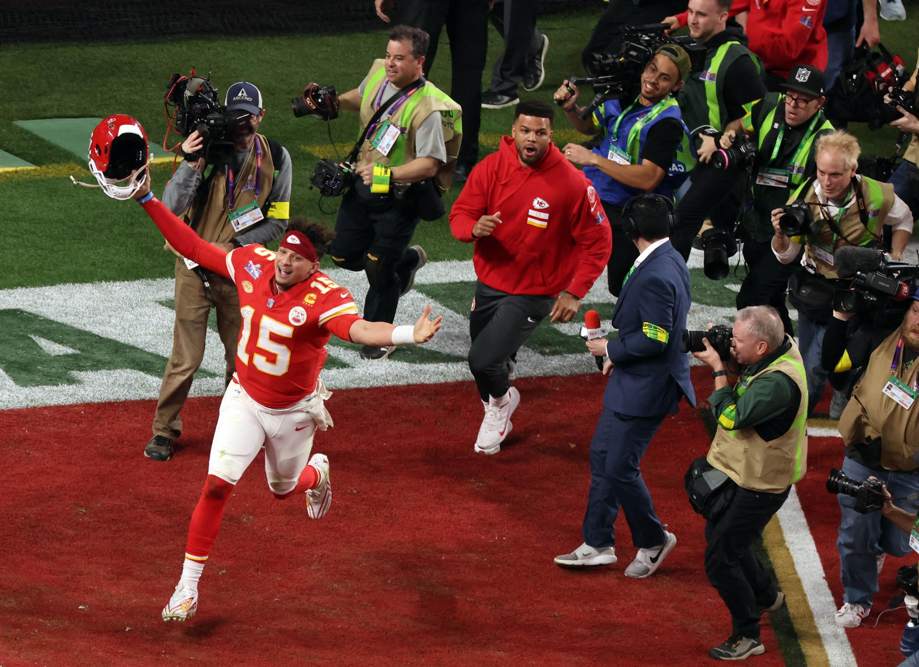 Chiefs QB Mahomes wins Super Bowl MVP award for third time thumbnail