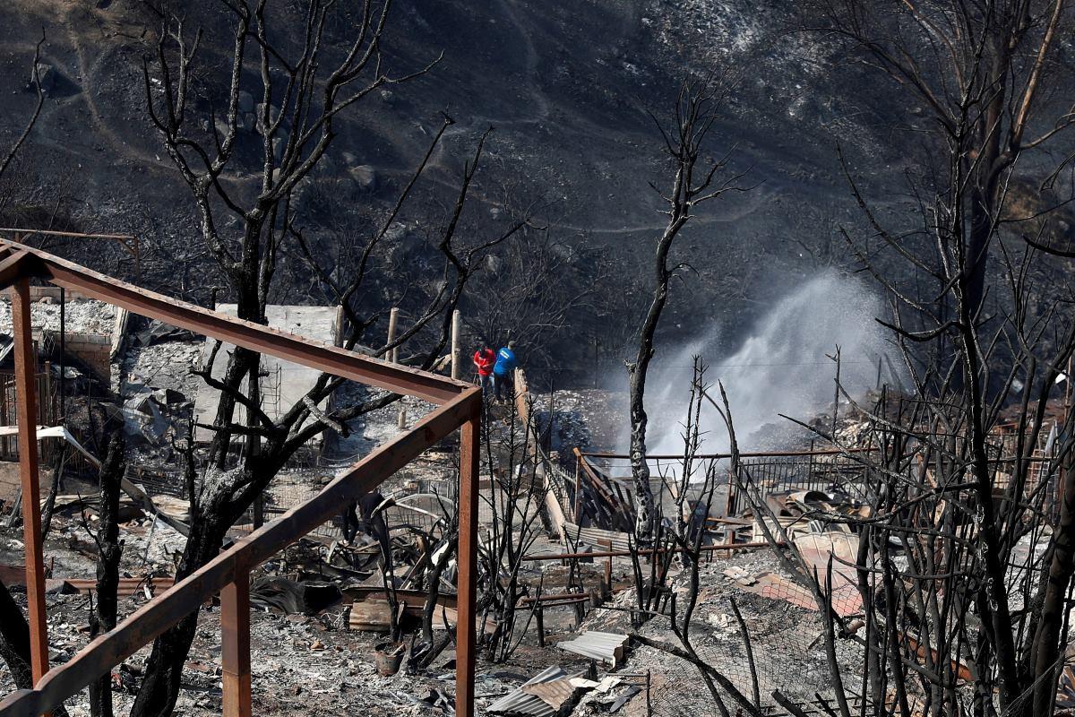Chile firefighters pull bodies from rubble as blaze death toll hits 122