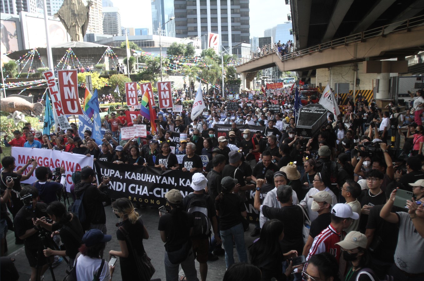 Cavite, Laguna protesters headed to People Power anniversary blocked by police