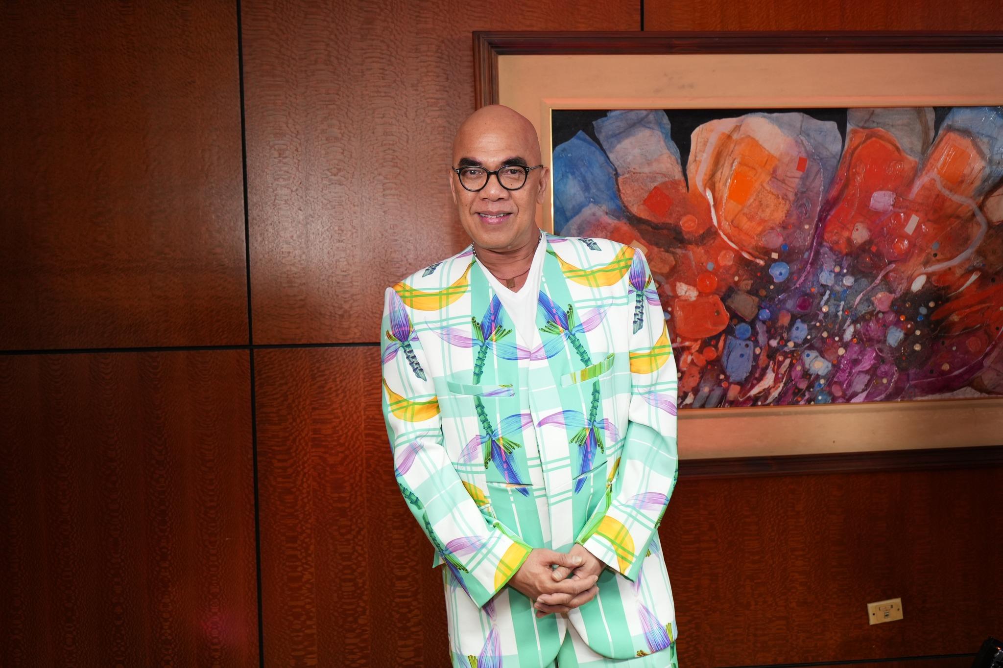 As Boy Abunda renews contract with GMA Network, he vows to continue doing his show 'with gratitude and love'