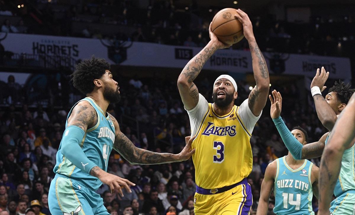 NBA: Anthony Davis' Triple-double Lifts Lakers Over Reeling Hornets ...