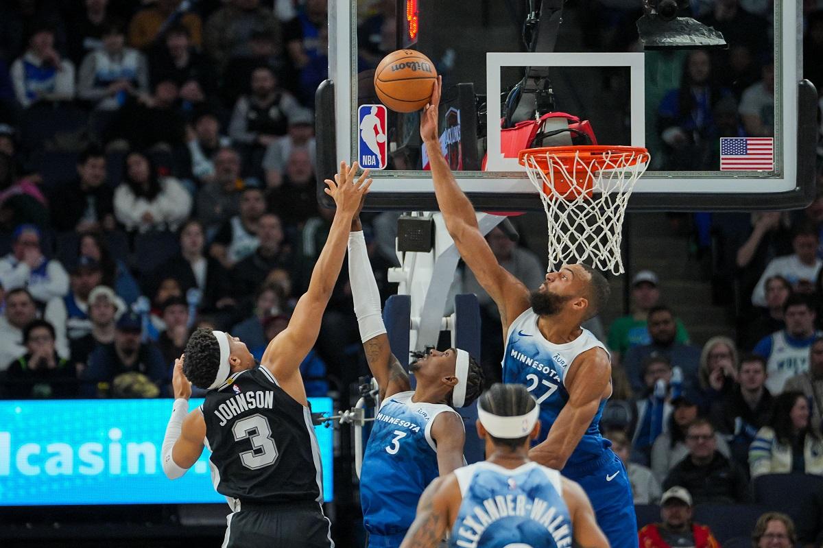 NBA: Anthony Edwards scores 34 to push Wolves over struggling Spurs