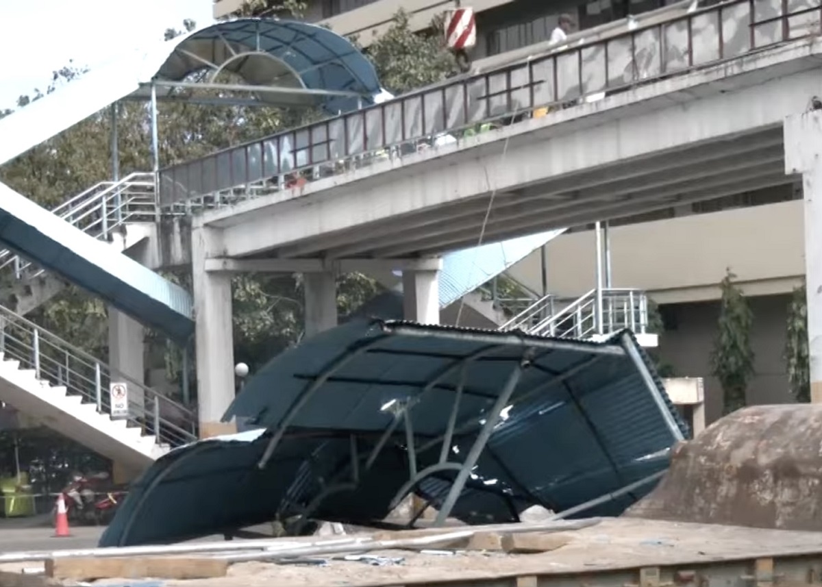 First of 2 skywalks in Cebu City demolished; roads closed