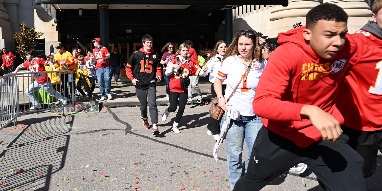 One dead, children among 21 injured in Super Bowl parade shooting