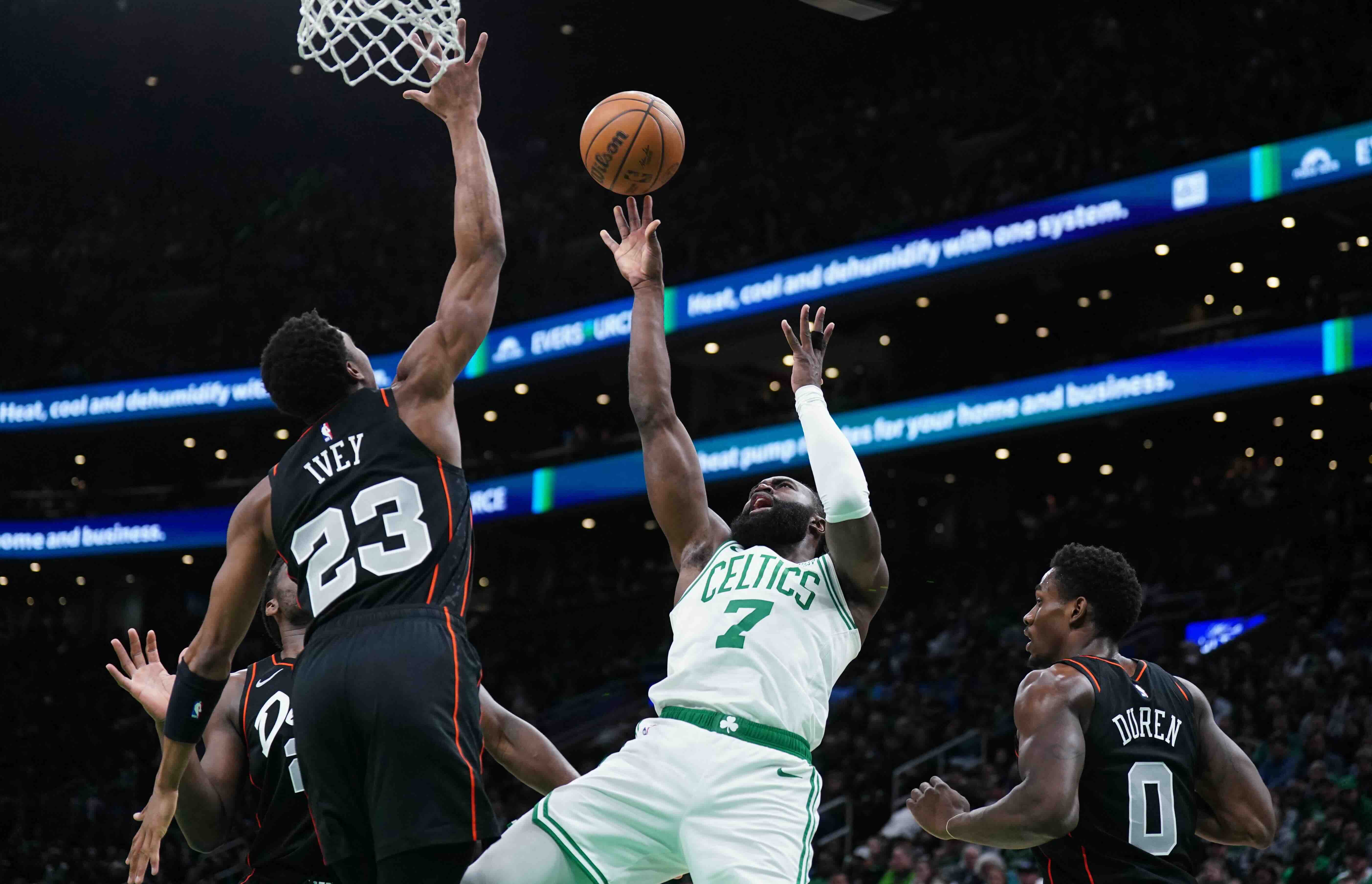 NBA: Celtics roll past Pistons for 8th consecutive win