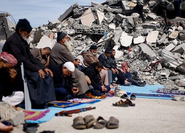 Gazans pray in mosque rubble as Ramadan begins