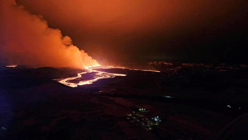 Iceland volcano still pouring out fountains of lava