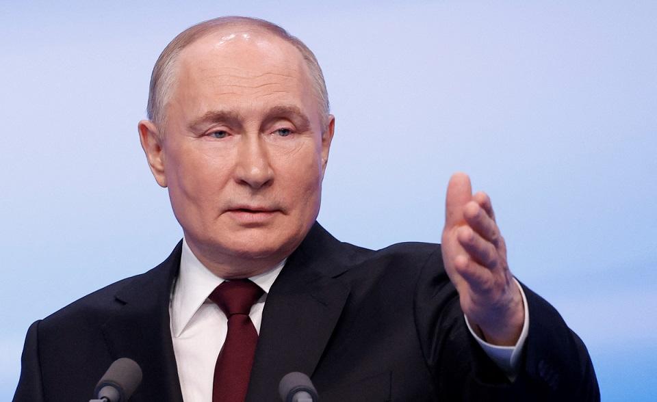 Putin demands more Ukrainian land to end war