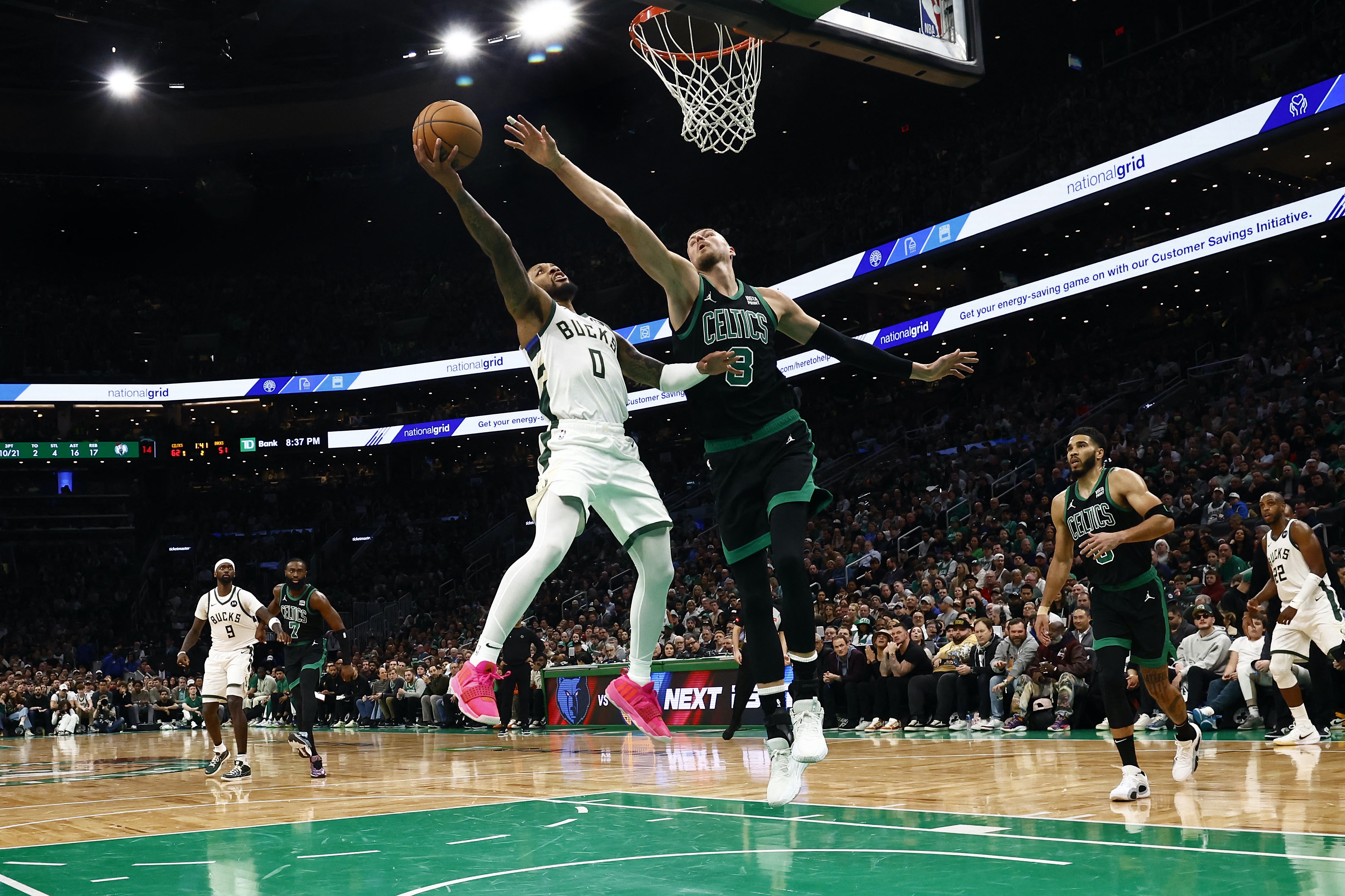 NBA roundup: Celtics top Bucks, win 7th straight