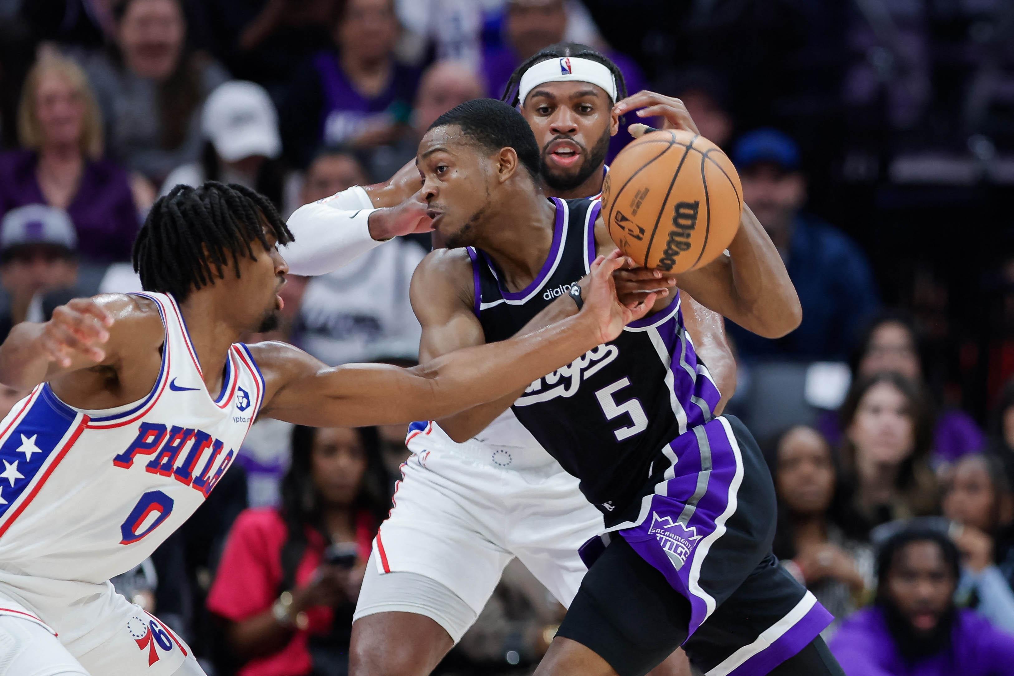 NBA: Kings pin 76ers with another road loss
