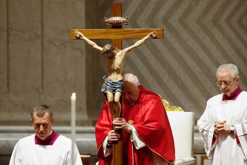 Pope leads Good Friday service, skips procession