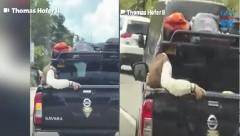 Lalaking nakasakay sa likod ng pickup truck, na-videohan na walang ulo? thumbnail
