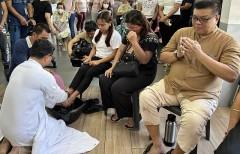 Fr. Flavie Villanueva washes feet of relatives of EJK victims on Maundy Thursday