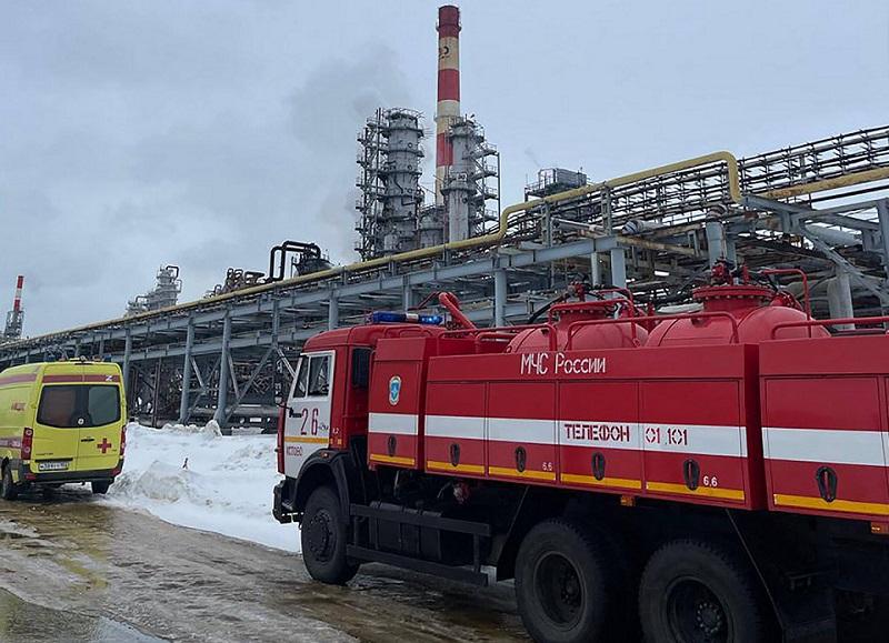 Ukrainian drones strike Russian oil refineries, NORSI on fire
