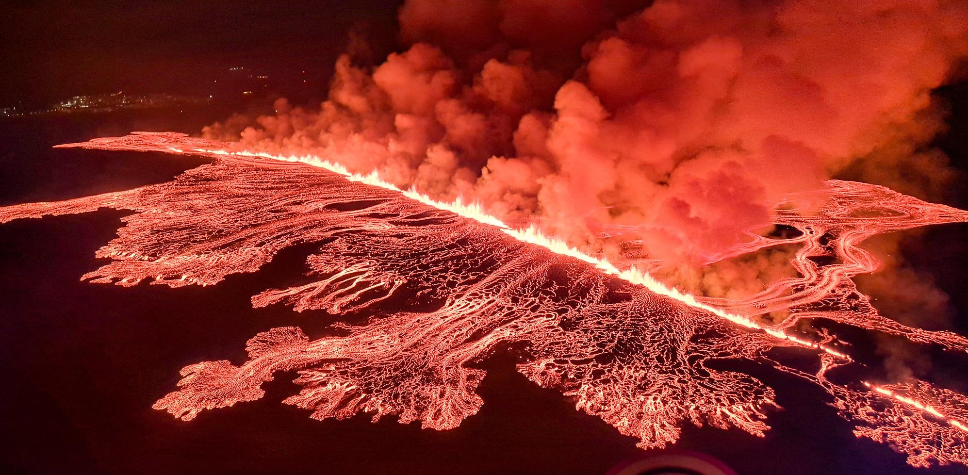 Volcano erupts again on Iceland peninsula