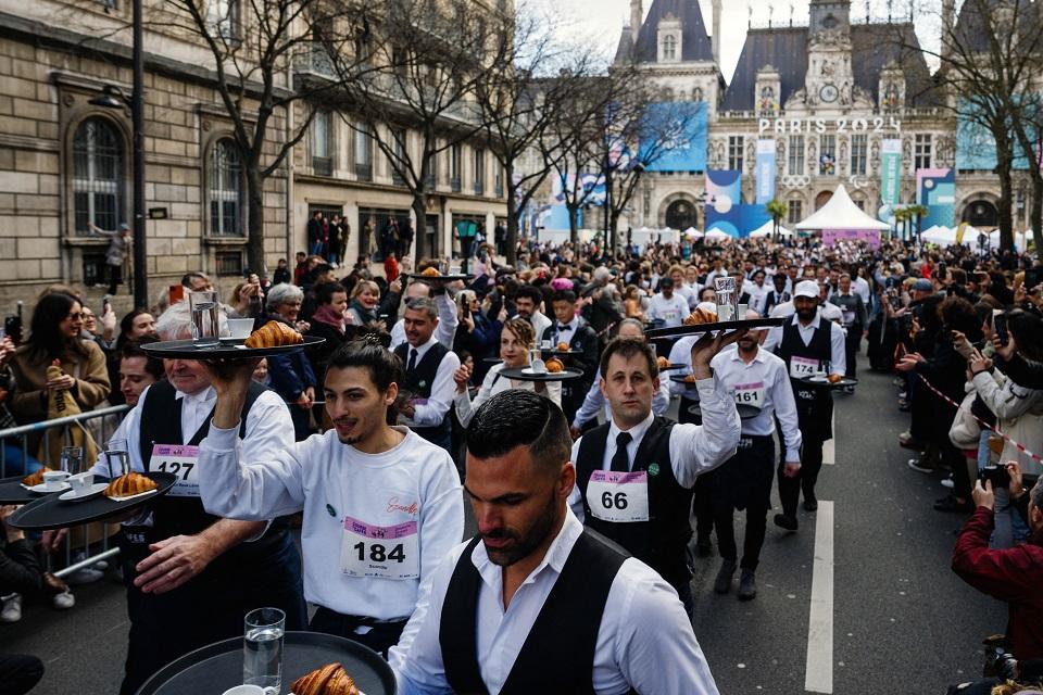 Paris crowns champion waiters in one-of-a-kind ‘café race’