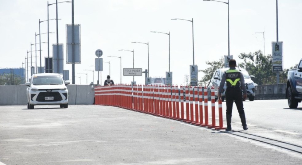 San Miguel Corporation (SMC) on Friday opened the new access ramp of the NAIA Expressway (NAIAx) at Tramo (Aurora Boulevard) in Pasay City. 