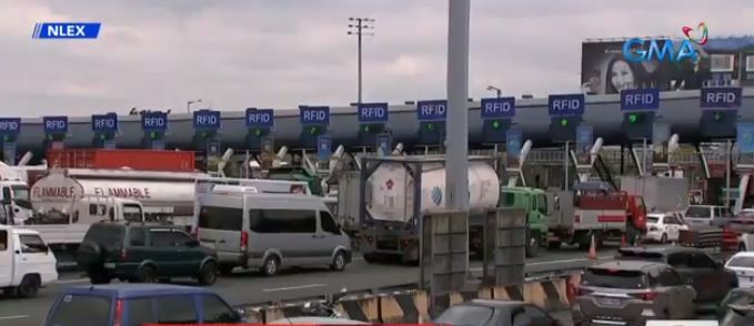 Towed cars, vehicles without RFID slow down traffic at NLEX