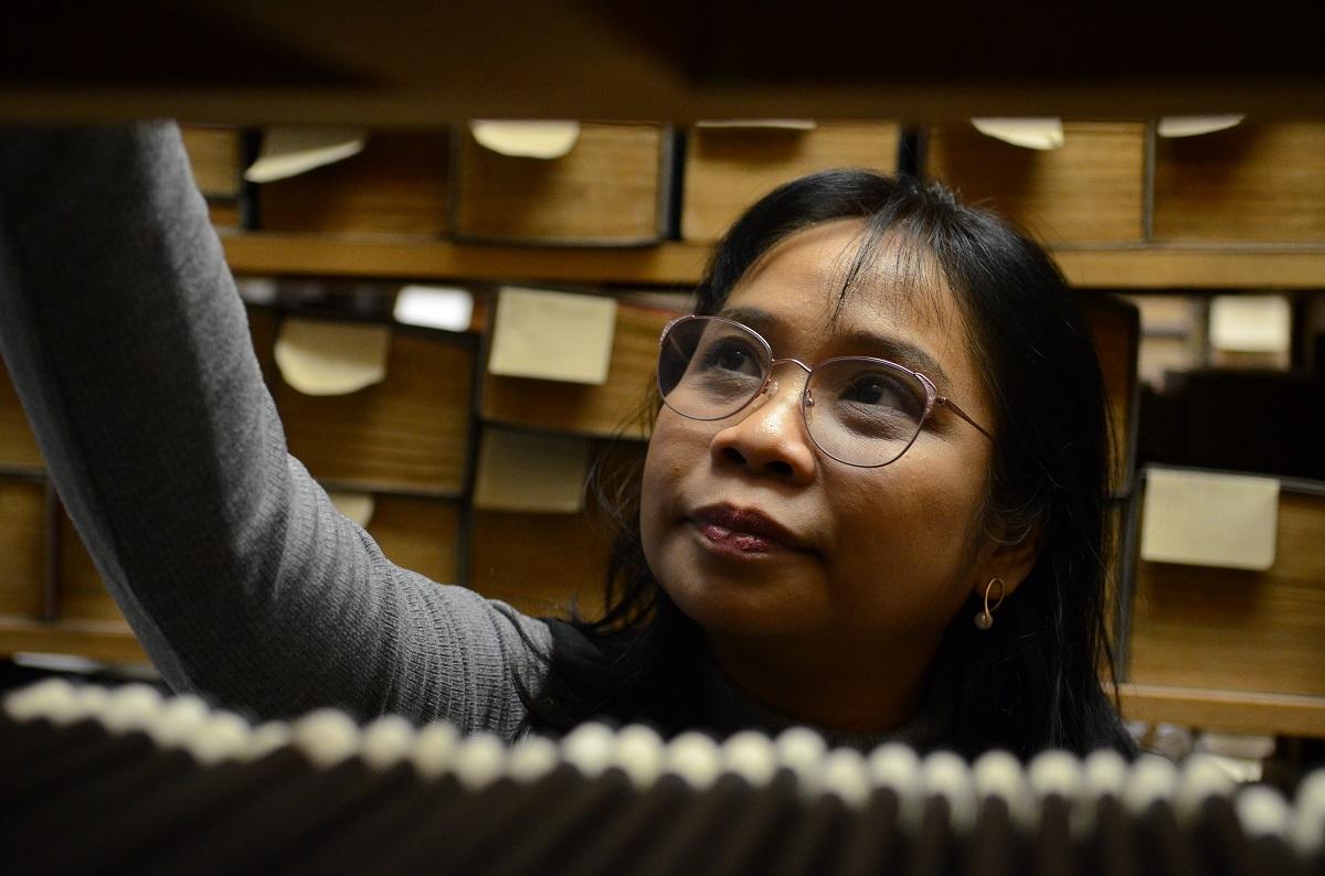 Serendipity: Dr. Alenzuelaâ€™s posting at the Oriental Institute may be a stroke of serendipity. Her first out-of-the-country trip to Hong Kong, Guangzhou, and Shenzhen was her â€œfirst vicarious experience of a different cultureâ€. Now, she is exposed again to Chinese culture, in the form of historical resources stored in the Lu Xun Library.