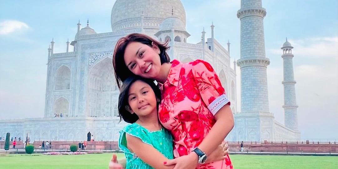 Beauty Gonzalez and daughter Olivia explore India