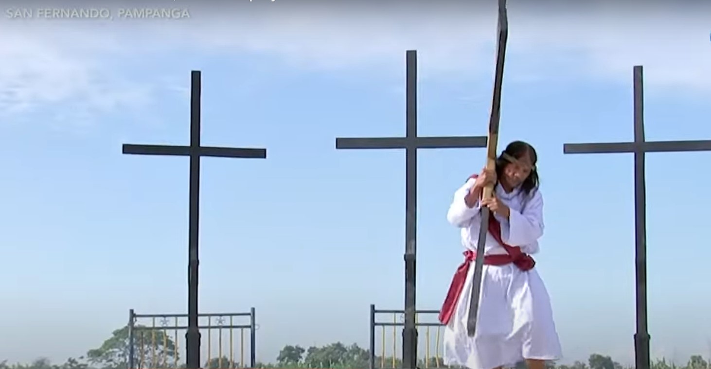 San Pedro Cutud crucifixion seen to draw 20,000 on Good Friday 