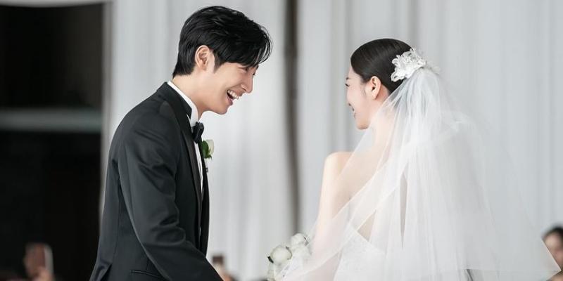 Lee Sang Yeob ties the knot with non-showbiz partner