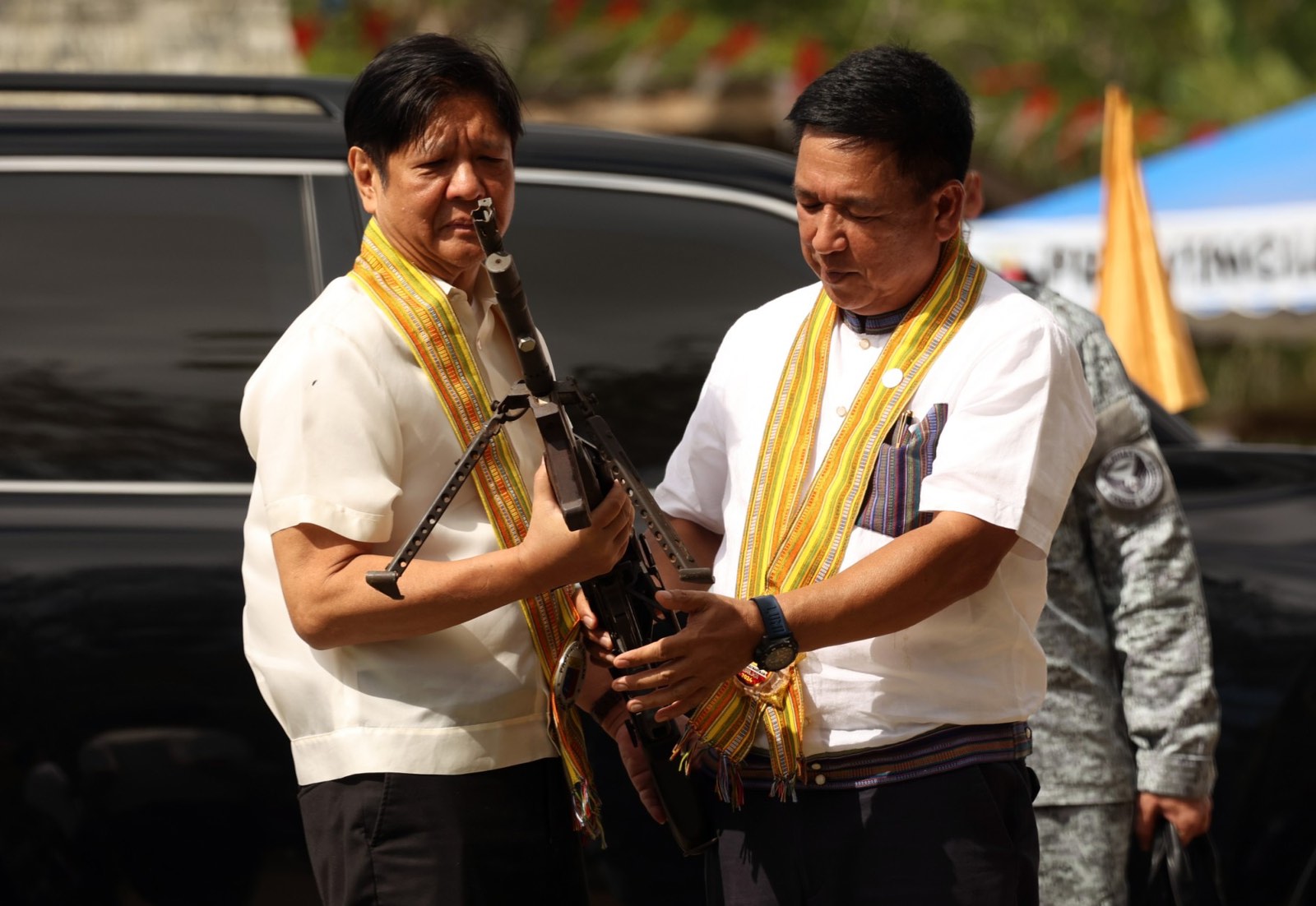 Marcos continues to urge rebels to surrender