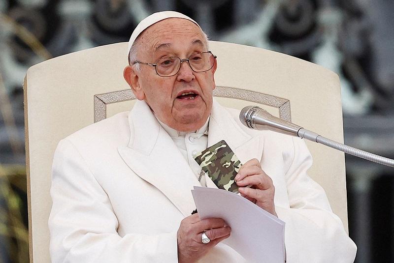 Pope Francis repeats gay slur in closed-door meeting, ANSA reports