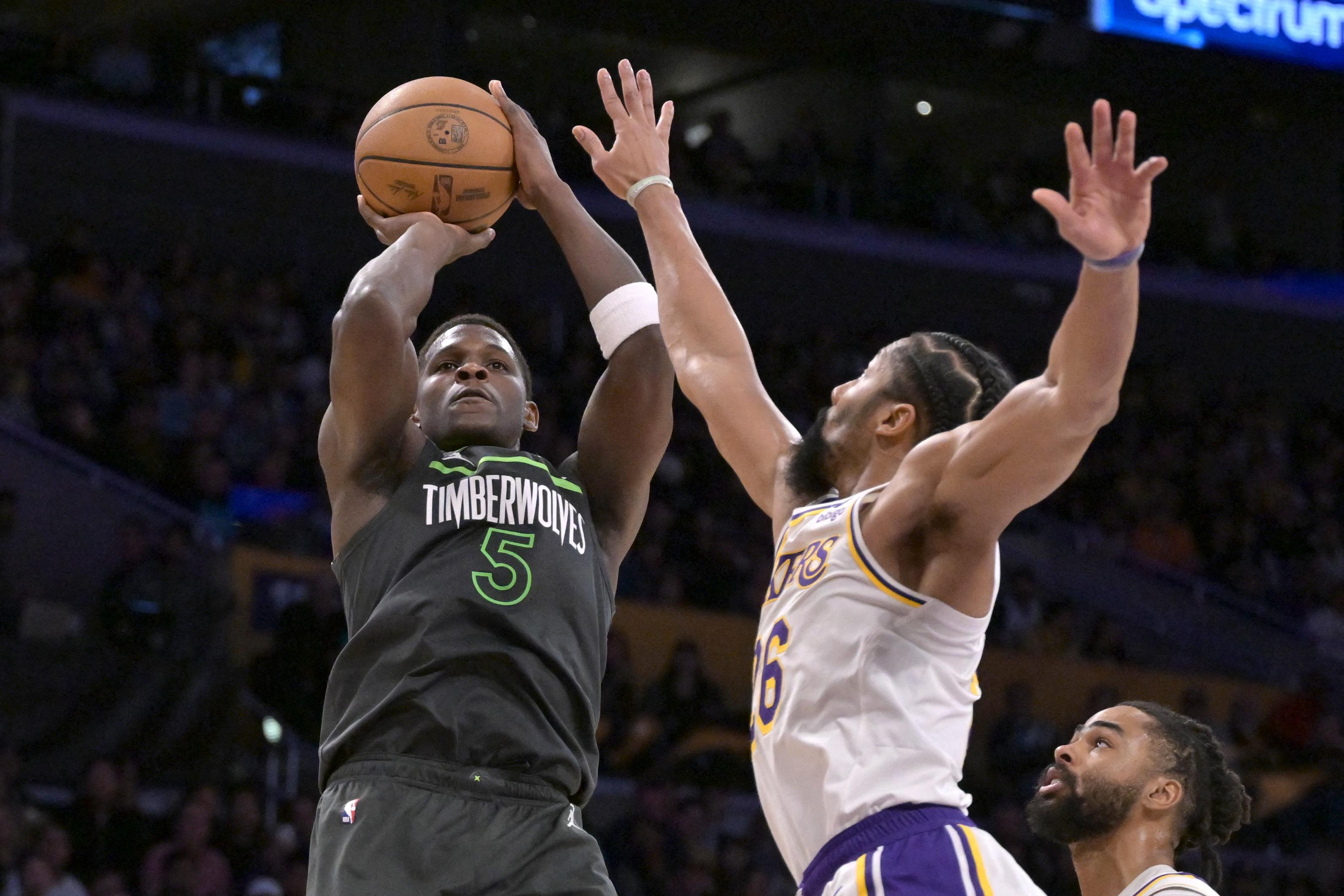 NBA: Wolves rise to No. 1 spot in West with win over Lakers