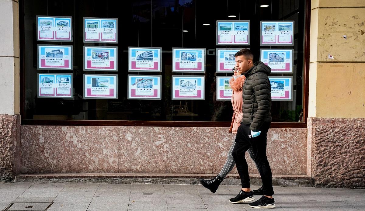 Spain to scrap ‘golden visas’ for foreign real estate investors