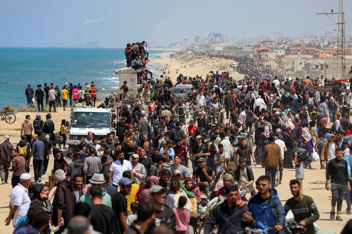 Gazans flood road north after ‘open checkpoint” rumors
