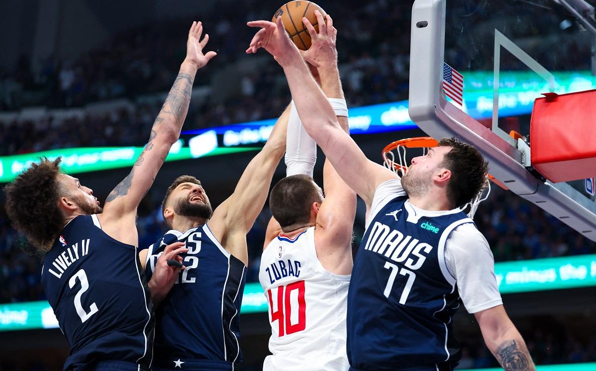 NBA: Clippers give up 31-point lead, but knot series with Mavs